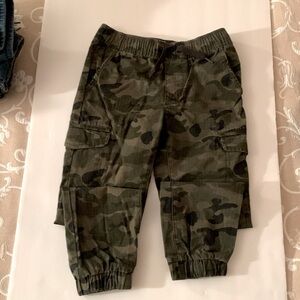 Old Navy boys camo cargo pants, cotton.